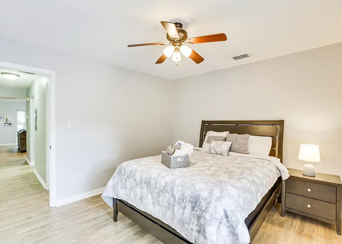 Updated Townhome: 3 Mi To Downtown! Ferienhaus