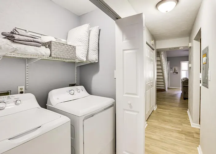 Updated Townhome: 3 Mi To Downtown! * Tallahassee