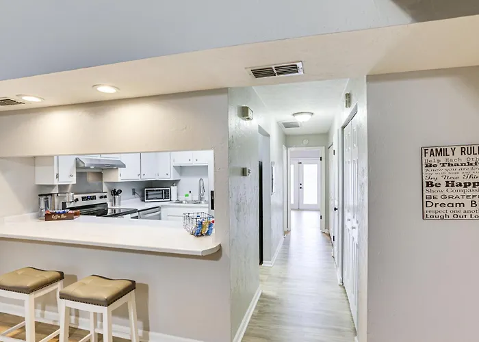 Ferienhaus Updated Townhome: 3 Mi To Downtown! *
