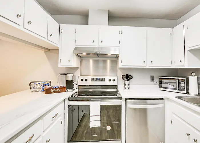 Updated Townhome: 3 Mi To Downtown! * Tallahassee