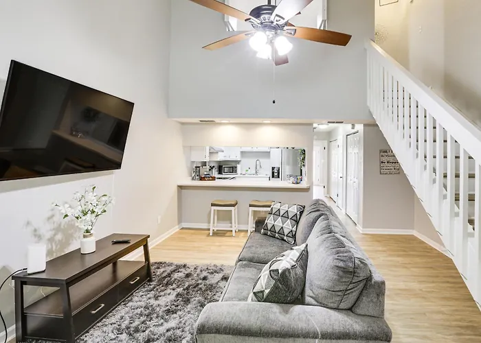 Updated Townhome: 3 Mi To Downtown! Ferienhaus