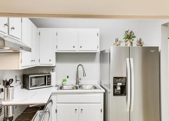 Updated Townhome: 3 Mi To Downtown! * Tallahassee