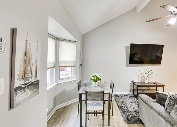 Updated Townhome: 3 Mi To Downtown! *