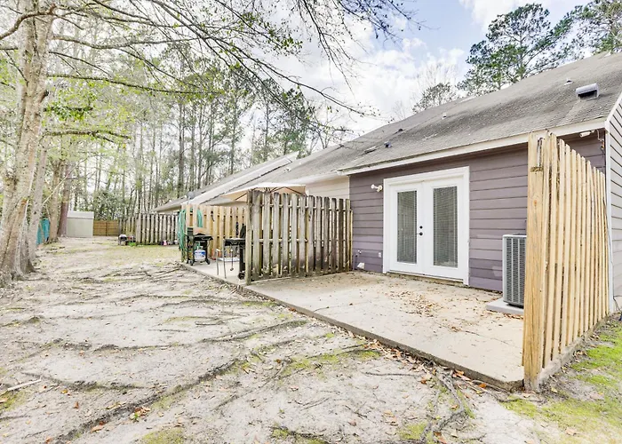 Ferienhaus Updated Townhome: 3 Mi To Downtown!
