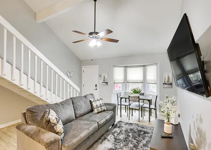 Updated Townhome: 3 Mi To Downtown! Ferienhaus *