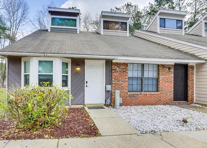 Updated Townhome: 3 Mi To Downtown! *