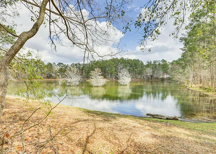 Updated Townhome: 3 Mi To Downtown!